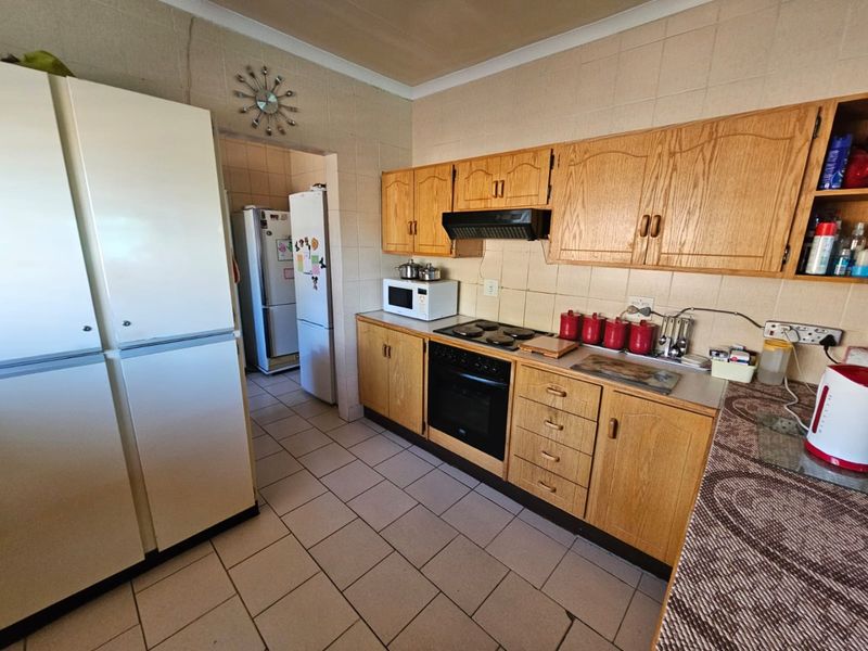 Beautiful Townhouse for Sale in Popular Sasolburg Complex! - Photo 10