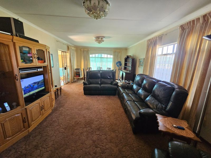 Beautiful Townhouse for Sale in Popular Sasolburg Complex! - Photo 8
