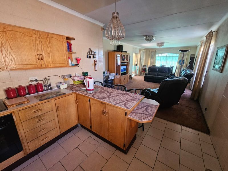 Beautiful Townhouse for Sale in Popular Sasolburg Complex! - Photo 6