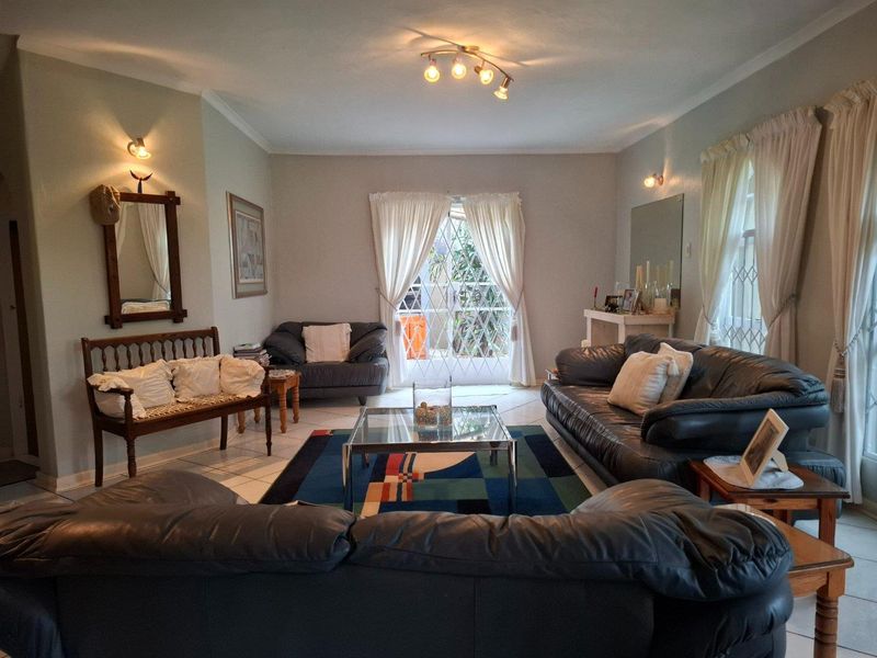 Prime loaction, green belt , distance seaview - Photo 10