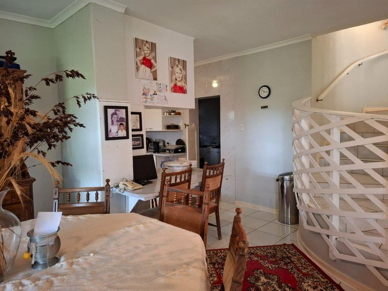 Prime loaction, green belt , distance seaview - Photo 9