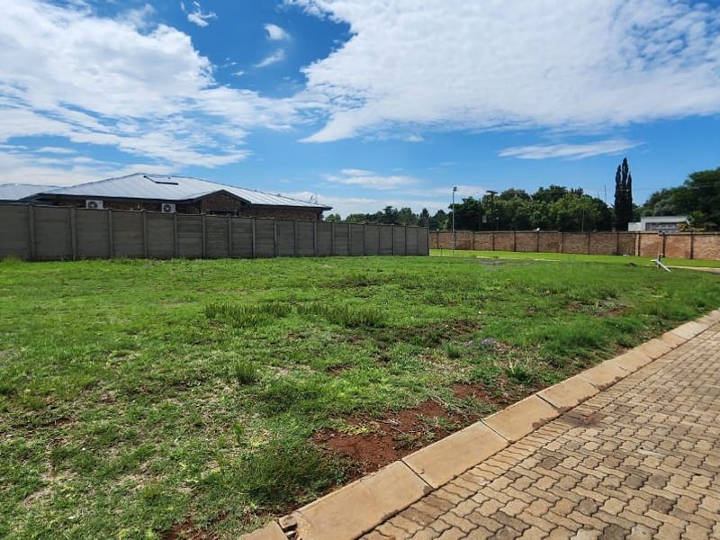 9  Stands for sale on a very Exclusive Estate in Mantevrede - Photo 3