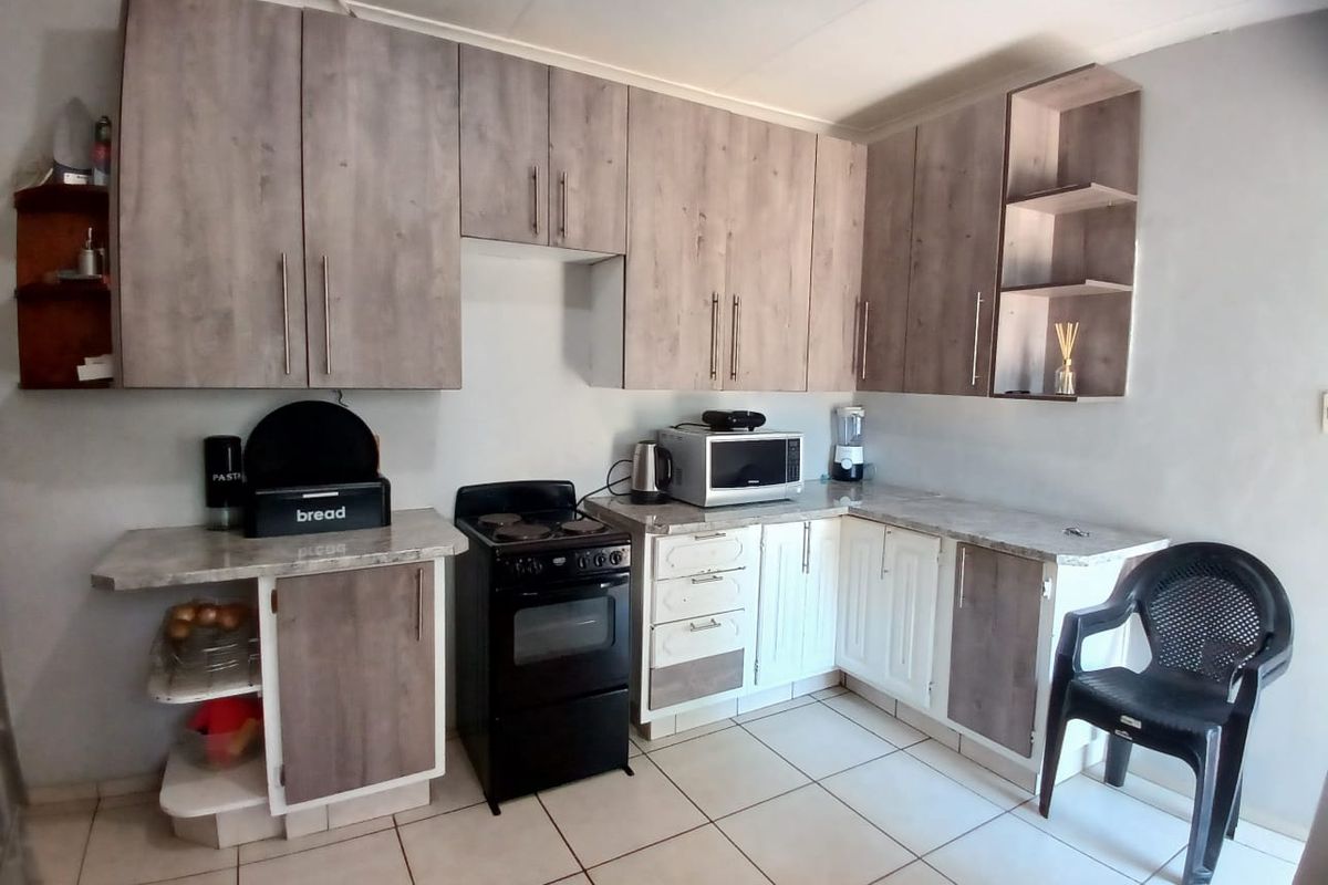 Investment opportunity in Sasolburg prime area close to shopping centers - Photo 4