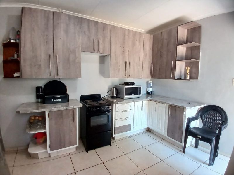 Investment opportunity in Sasolburg prime area close to shopping centers - Photo 4