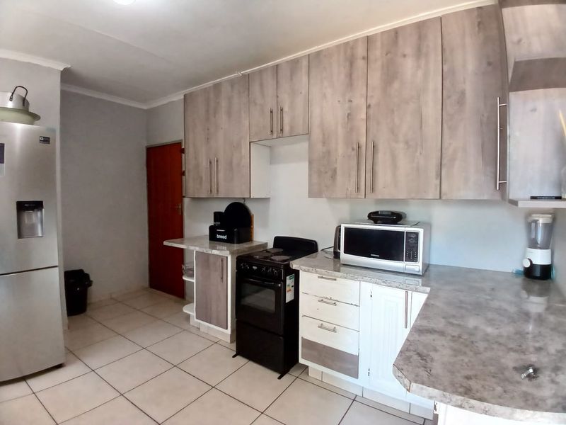 Investment opportunity in Sasolburg prime area close to shopping centers - Photo 3