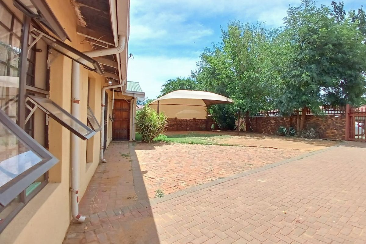Investment opportunity in Sasolburg prime area close to shopping centers - Photo 2