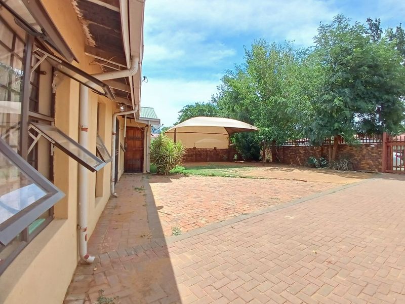 Investment opportunity in Sasolburg prime area close to shopping centers - Photo 2