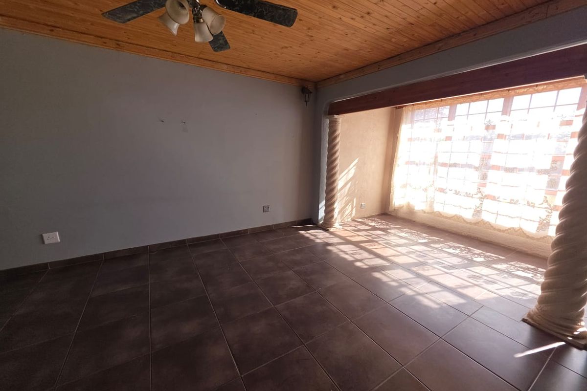 BEAUTIFUL FAMILY HOME TO RENT IN SASOLBURG - Photo 4