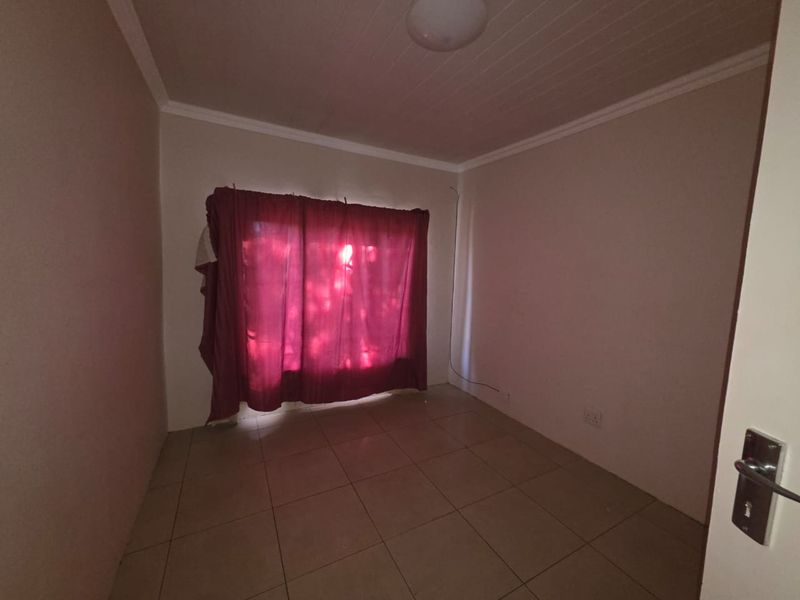 BEAUTIFUL FAMILY HOME TO RENT IN SASOLBURG - Photo 8