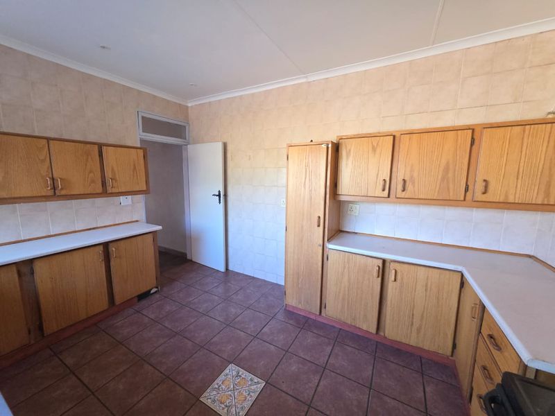 BEAUTIFUL FAMILY HOME TO RENT IN SASOLBURG - Photo 6