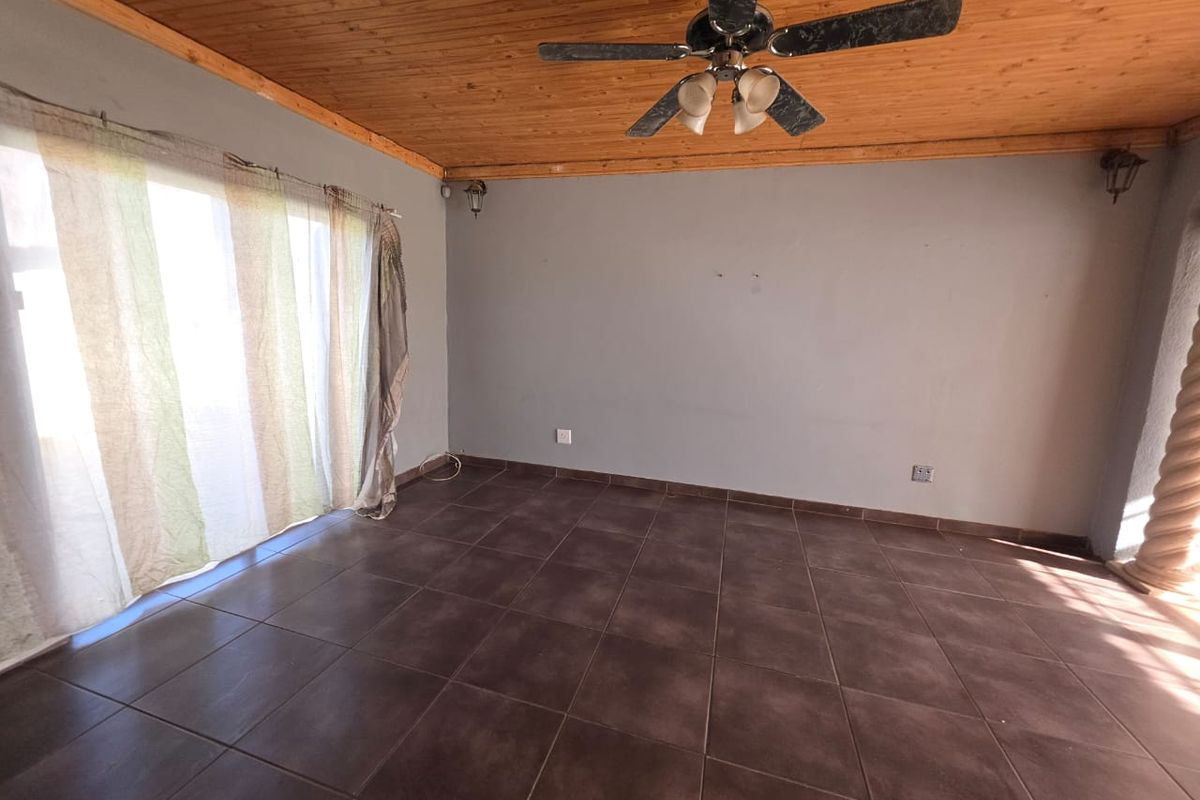 BEAUTIFUL FAMILY HOME TO RENT IN SASOLBURG - Photo 5