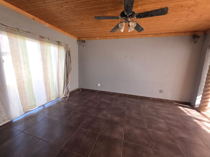 BEAUTIFUL FAMILY HOME TO RENT IN SASOLBURG - Photo 5