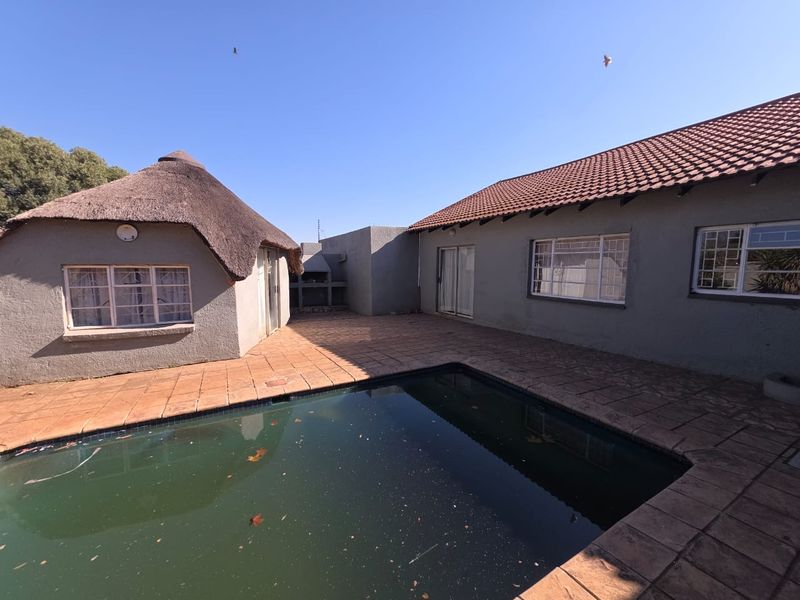 BEAUTIFUL FAMILY HOME TO RENT IN SASOLBURG - Photo 2