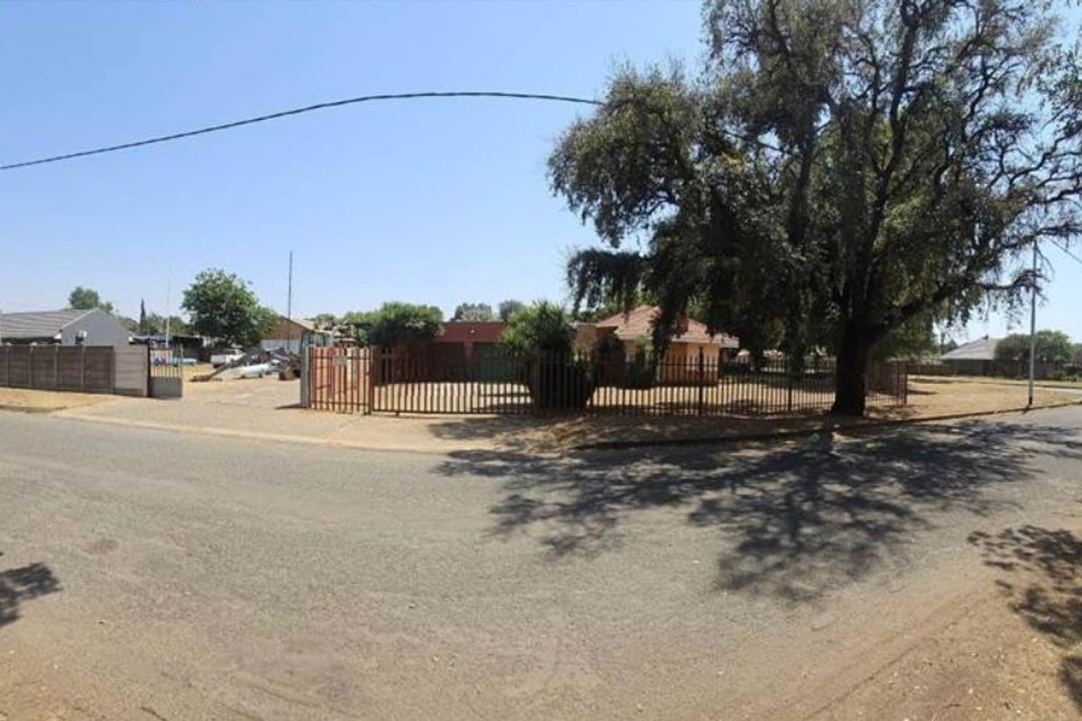 Don’t Miss Out On This 3 Bedroom Bargain  Located In The Heart Of Duncanville! - Photo 2