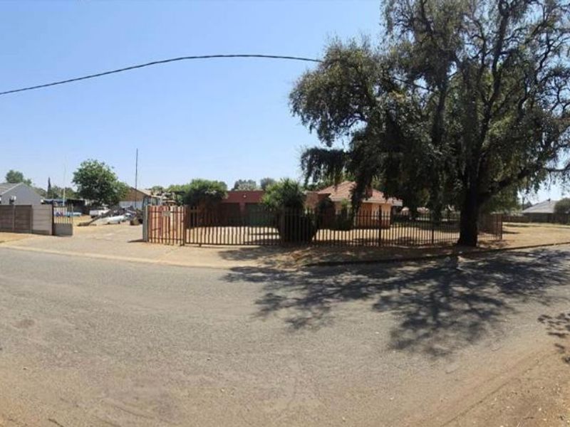 Don’t Miss Out On This 3 Bedroom Bargain  Located In The Heart Of Duncanville! - Photo 2