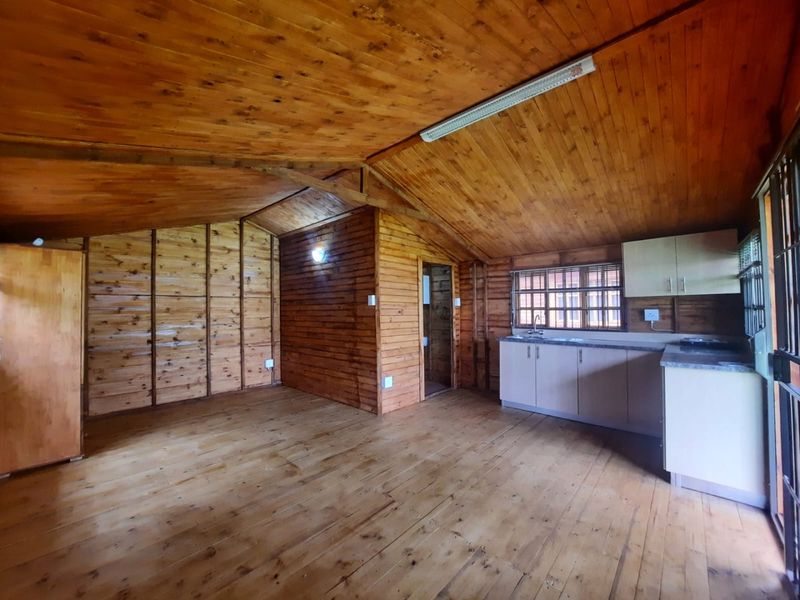 Charming Open-Plan Log Cabin Bachelor Flat for Rent - Photo 2
