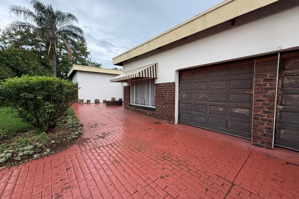 Spacious 4 Bedroom Family Home - Photo 2