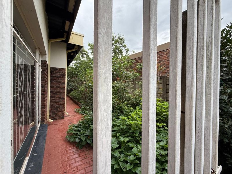 Spacious 4 Bedroom Family Home - Photo 3