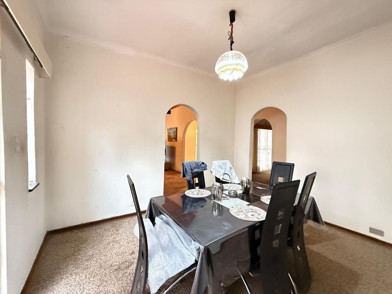 Spacious 4 Bedroom Family Home - Photo 6