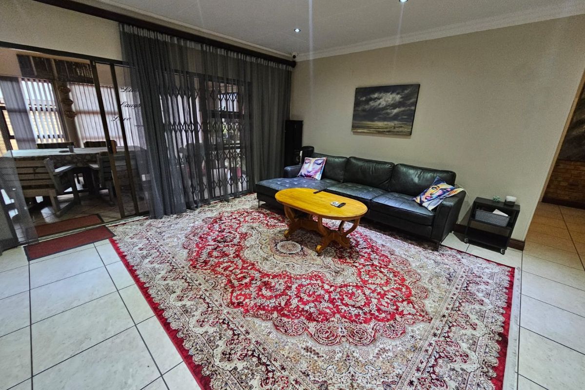 Absolute Gem Townhouse for Sale in Vaalpark! - Photo 2