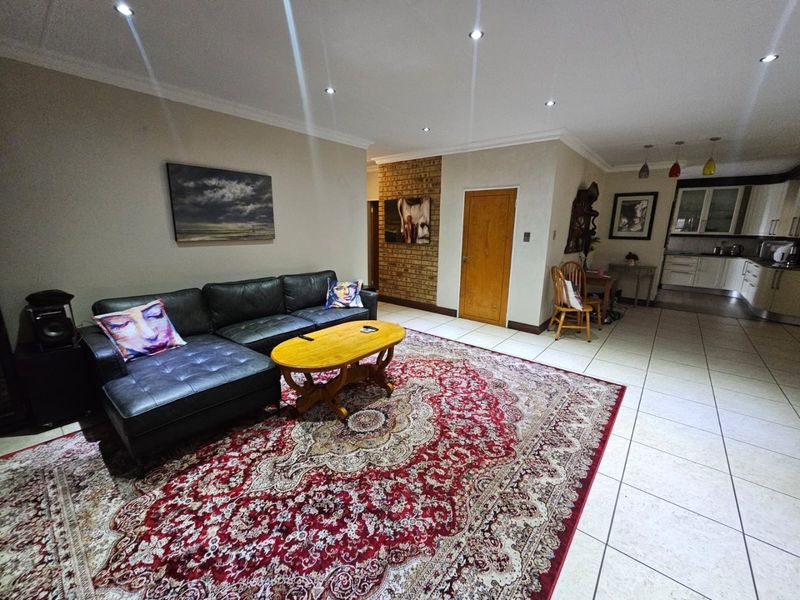 Absolute Gem Townhouse for Sale in Vaalpark! - Photo 10