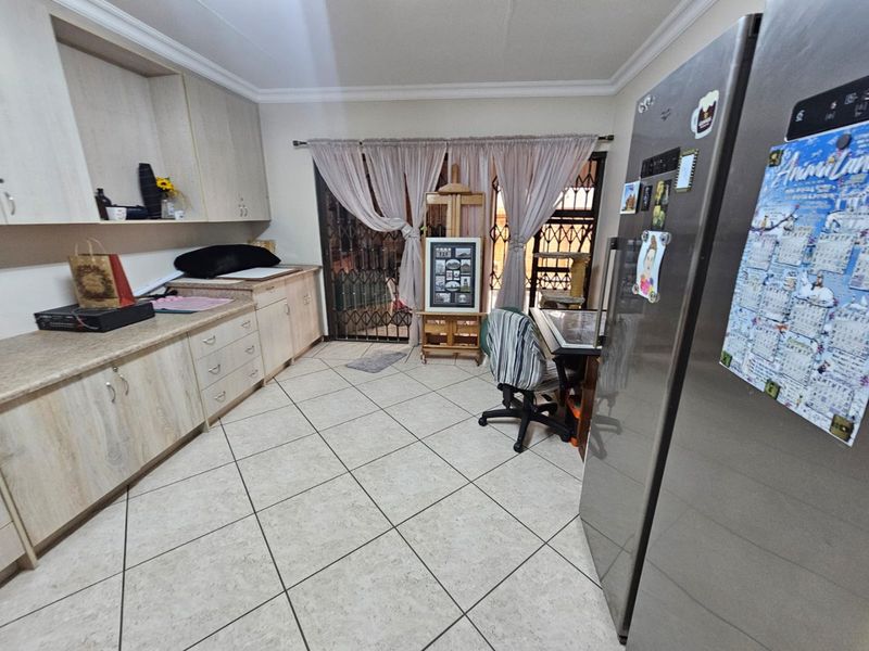 Absolute Gem Townhouse for Sale in Vaalpark! - Photo 9