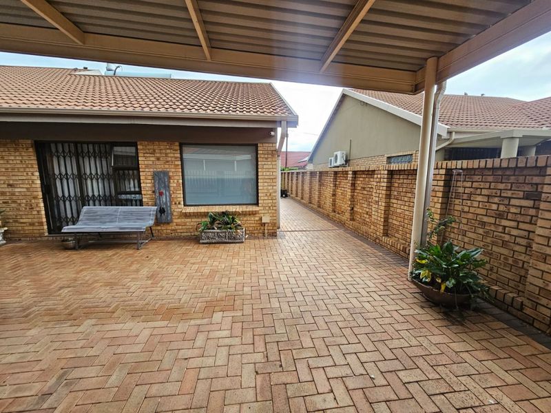 Absolute Gem Townhouse for Sale in Vaalpark! - Photo 4