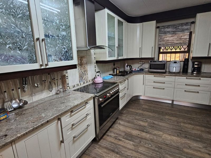 Absolute Gem Townhouse for Sale in Vaalpark! - Photo 6