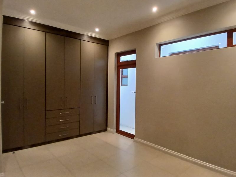 !Stunner River Front Estate Home! !Cannot be beat! - Photo 10
