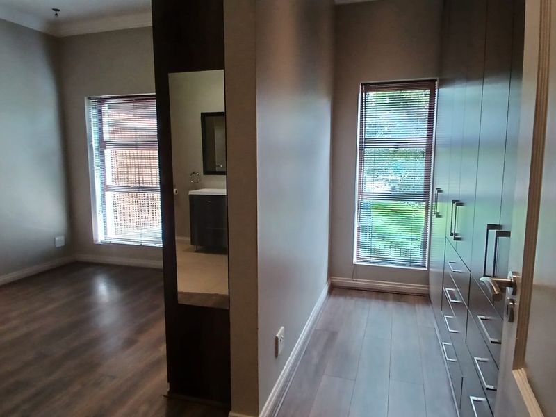 !Stunner River Front Estate Home! !Cannot be beat! - Photo 8
