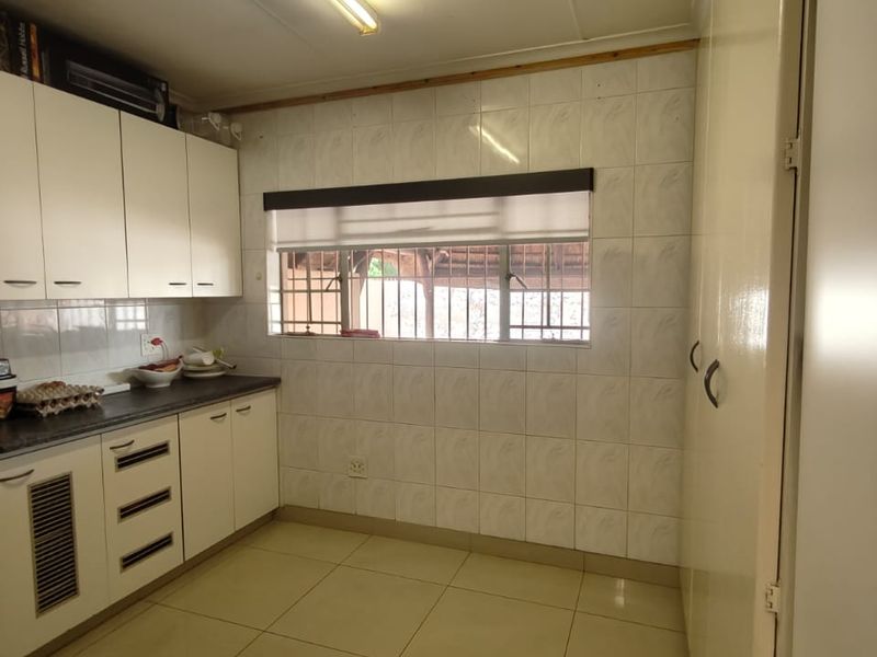 Fantastic spacious 4 bedroom house for Sale in Vaalpark. - Photo 9
