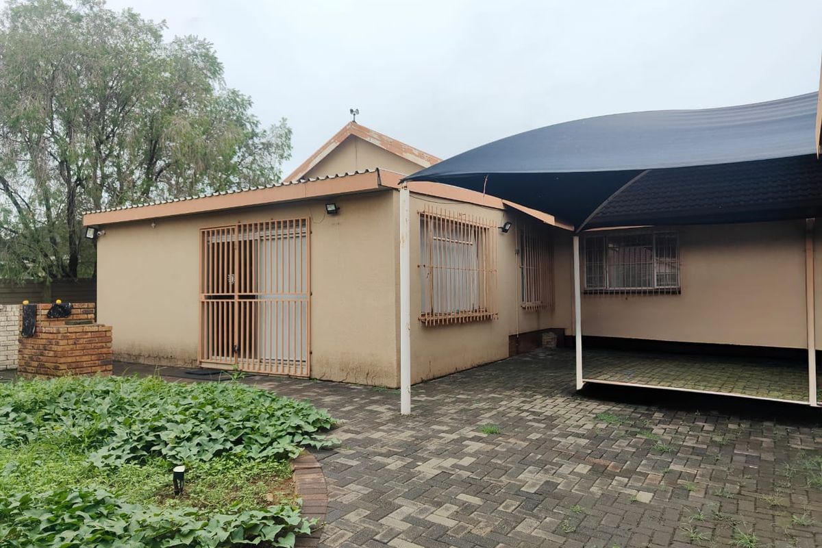 Fantastic spacious 4 bedroom house for Sale in Vaalpark. - Photo 3