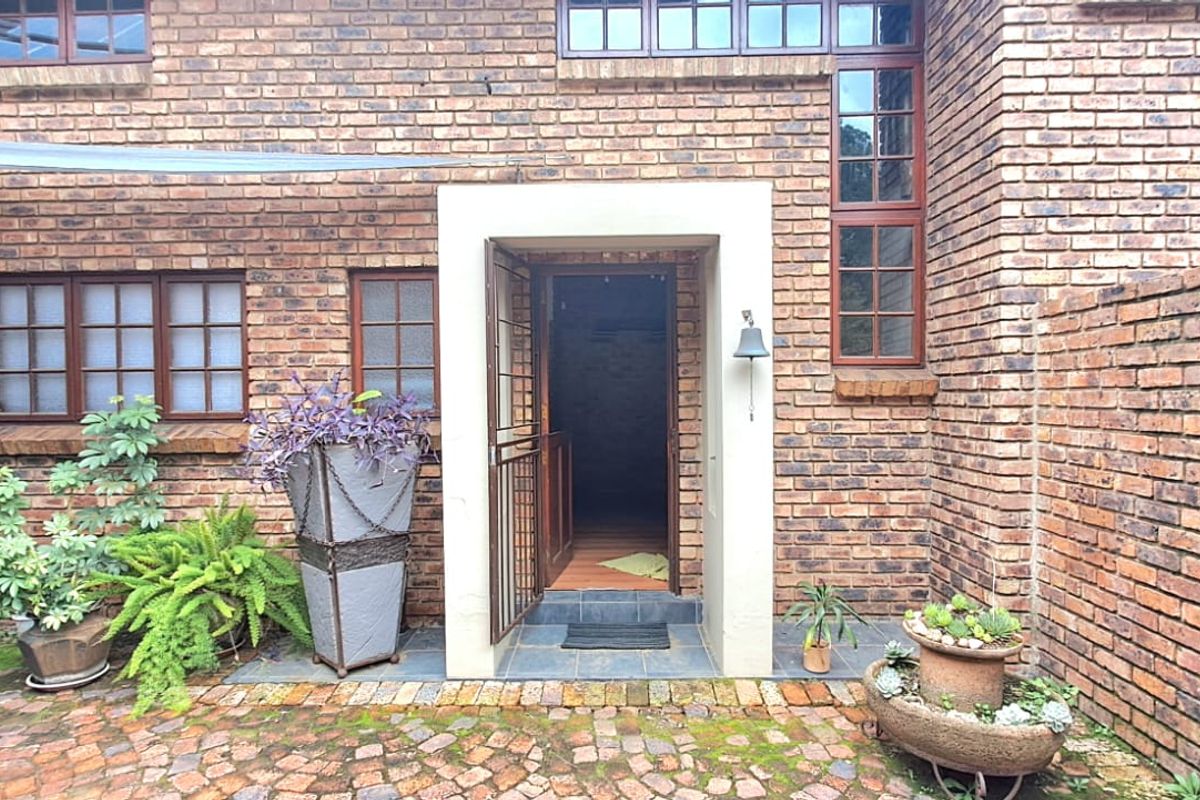 GREAT FAMILY HOME FOR SALE IN THREE RIVERS PROPER - Photo 4