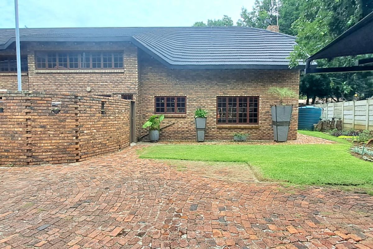 GREAT FAMILY HOME FOR SALE IN THREE RIVERS PROPER - Photo 2