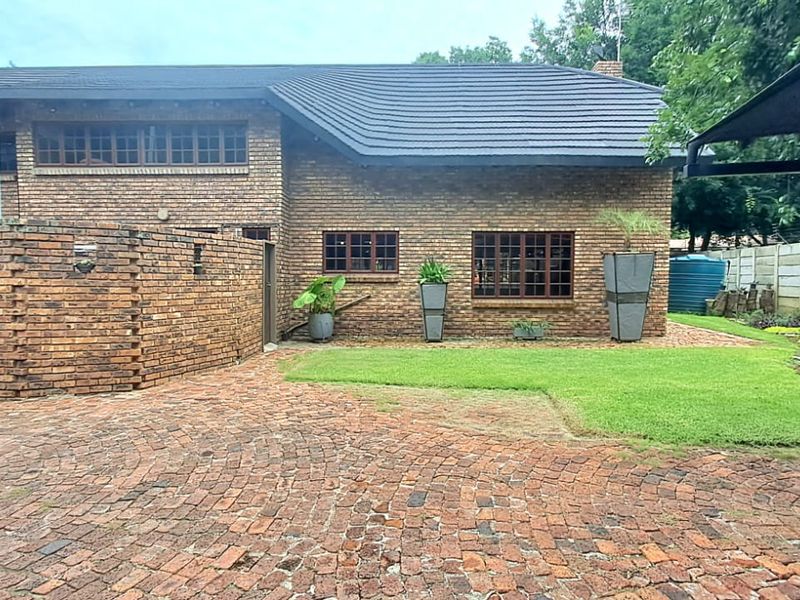 GREAT FAMILY HOME FOR SALE IN THREE RIVERS PROPER - Photo 2