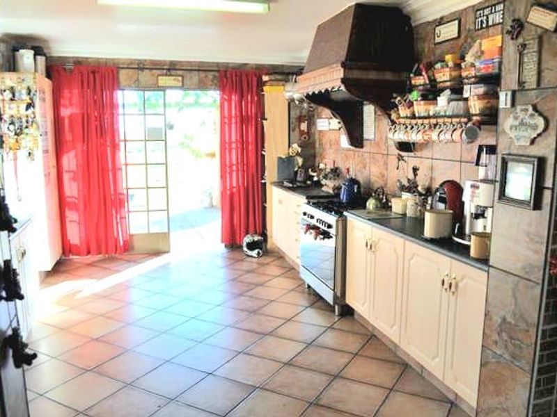 SMALL HOLDING FOR SALE WITH BEAUTIFUL VIEWS OF THE VAALDAM. - Photo 4