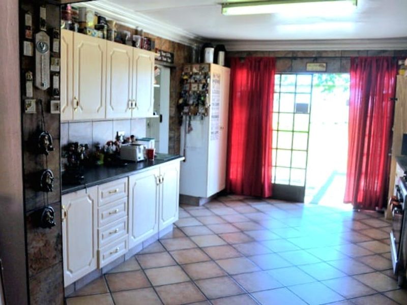 SMALL HOLDING FOR SALE WITH BEAUTIFUL VIEWS OF THE VAALDAM. - Photo 3