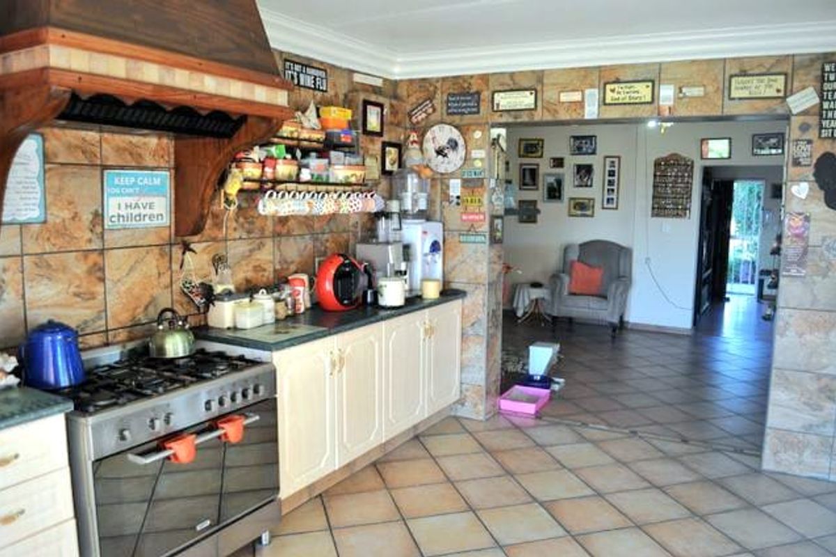 SMALL HOLDING FOR SALE WITH BEAUTIFUL VIEWS OF THE VAALDAM. - Photo 2