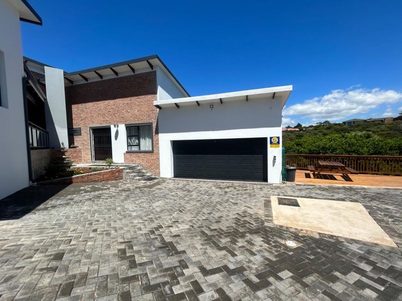 Modern family home with Breathtaking Kloof Views - Photo 1