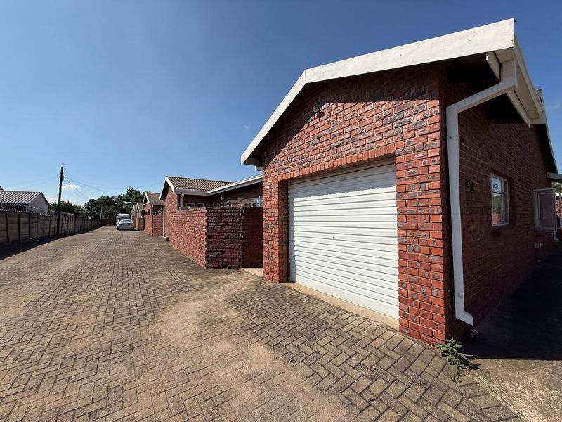 5 Unit Townhouse Complex for Sale - Photo 4