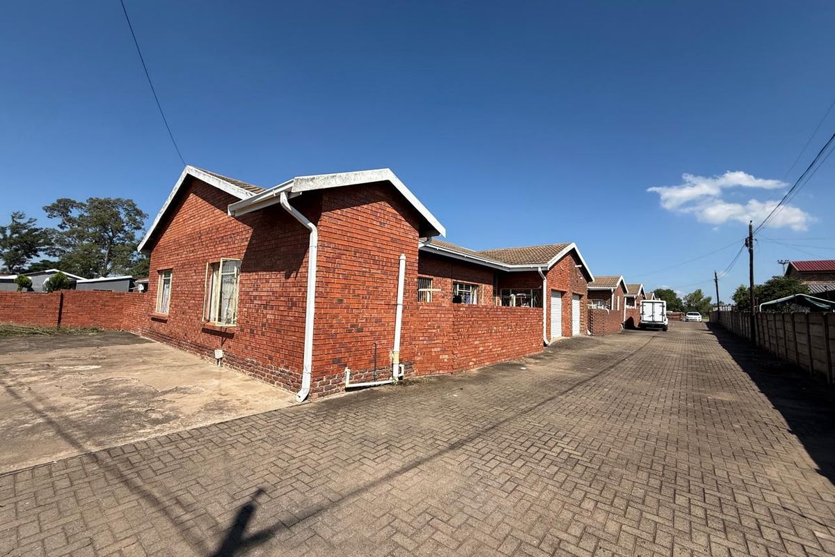 5 Unit Townhouse Complex for Sale - Photo 3