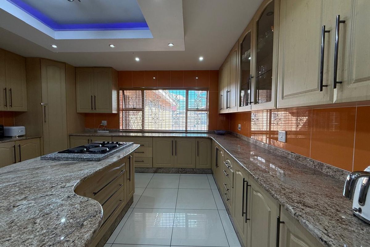 4 Bedroom Spacious Family Home - Photo 2