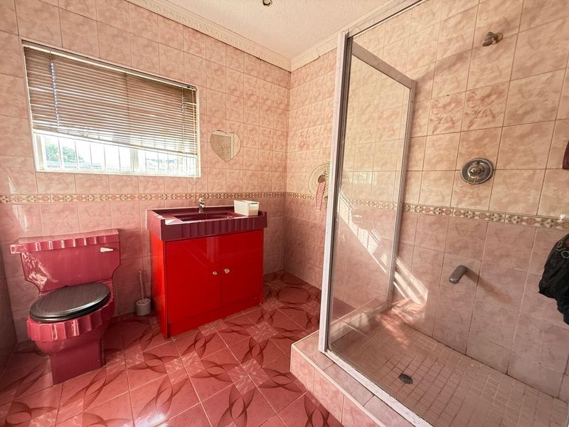 4 Bedroom Spacious Family Home - Photo 10