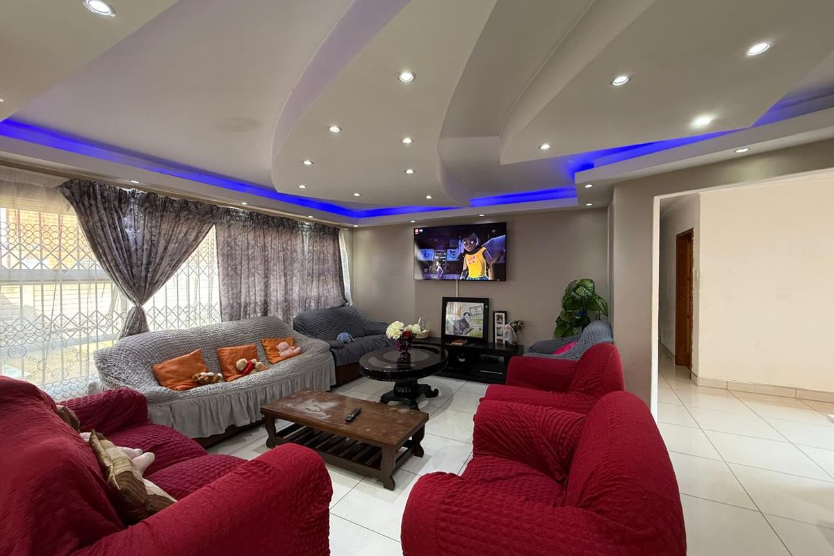 4 Bedroom Spacious Family Home - Photo 3