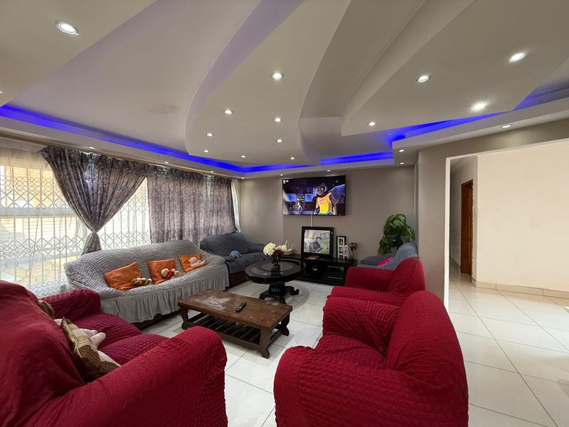 4 Bedroom Spacious Family Home - Photo 3