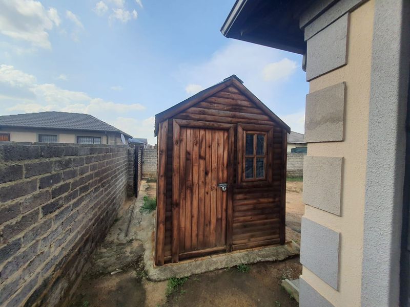 CE 4 2 Bedrooms House Up For Grabs. - Photo 9