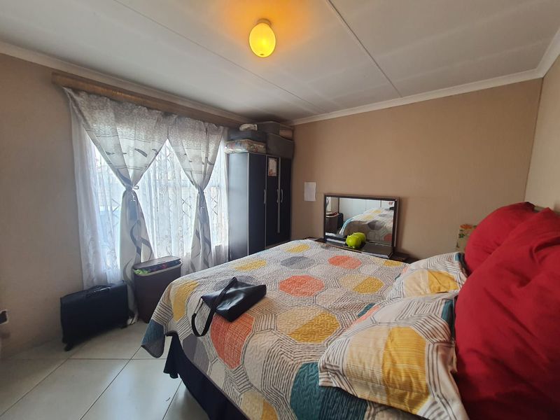 CE 4 2 Bedrooms House Up For Grabs. - Photo 6