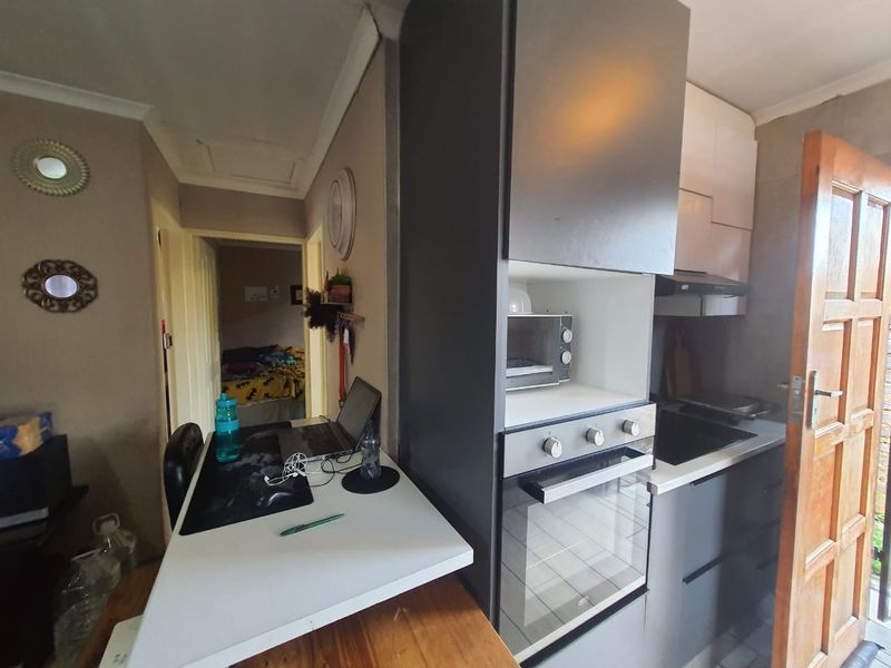 CE 4 2 Bedrooms House Up For Grabs. - Photo 3