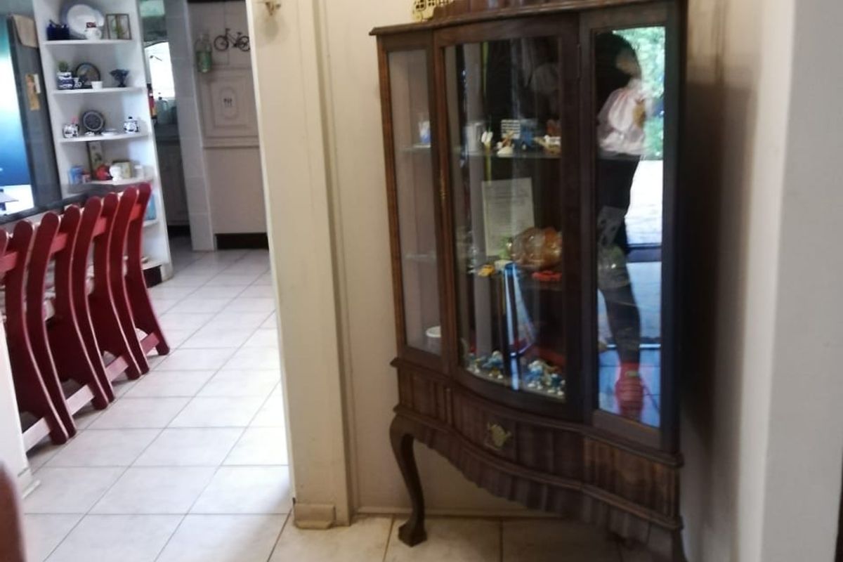 Amazing home up for grabs in Falcon Ridge!! - Photo 4