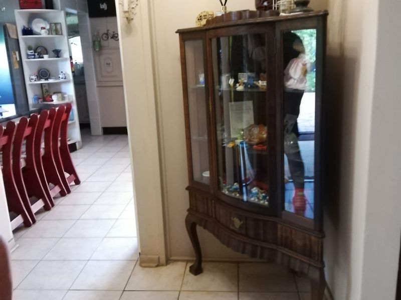 Amazing home up for grabs in Falcon Ridge!! - Photo 4